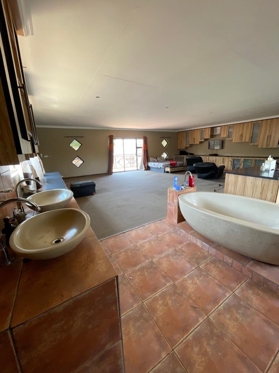 8 Bedroom Property for Sale in Golf Park Gauteng