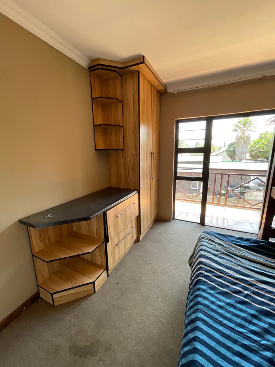 8 Bedroom Property for Sale in Golf Park Gauteng