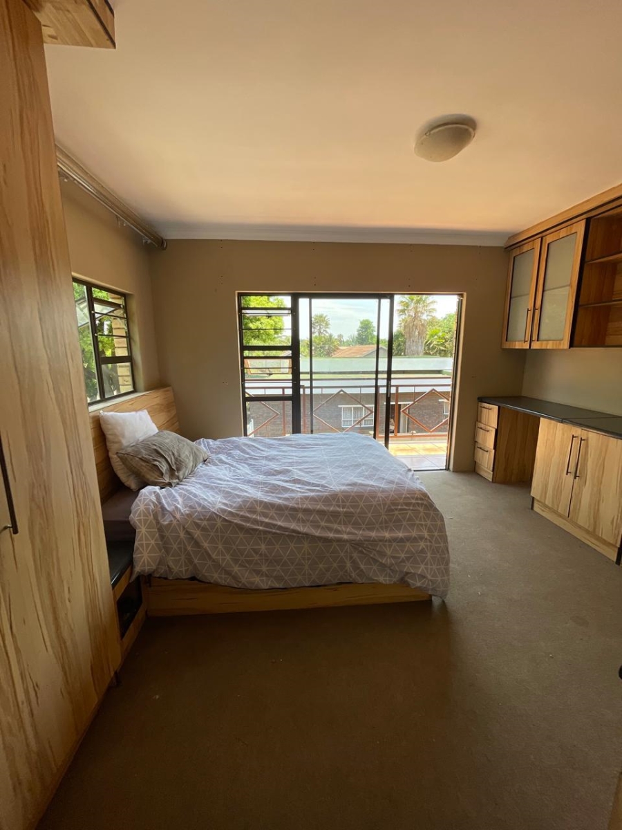 8 Bedroom Property for Sale in Golf Park Gauteng
