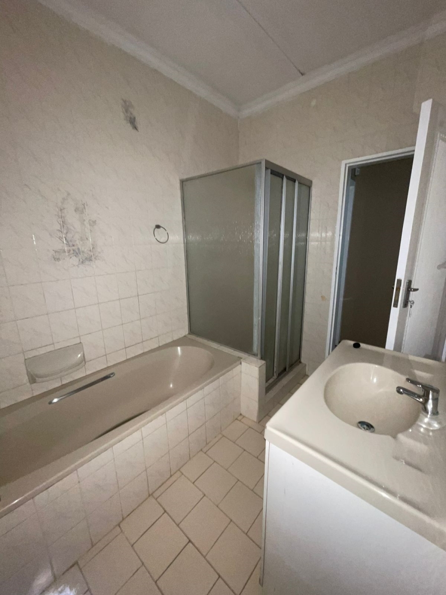 8 Bedroom Property for Sale in Golf Park Gauteng