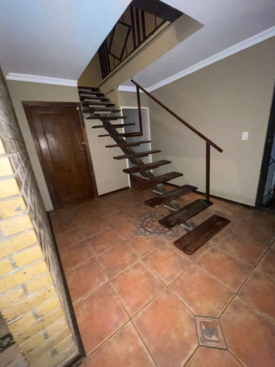 8 Bedroom Property for Sale in Golf Park Gauteng