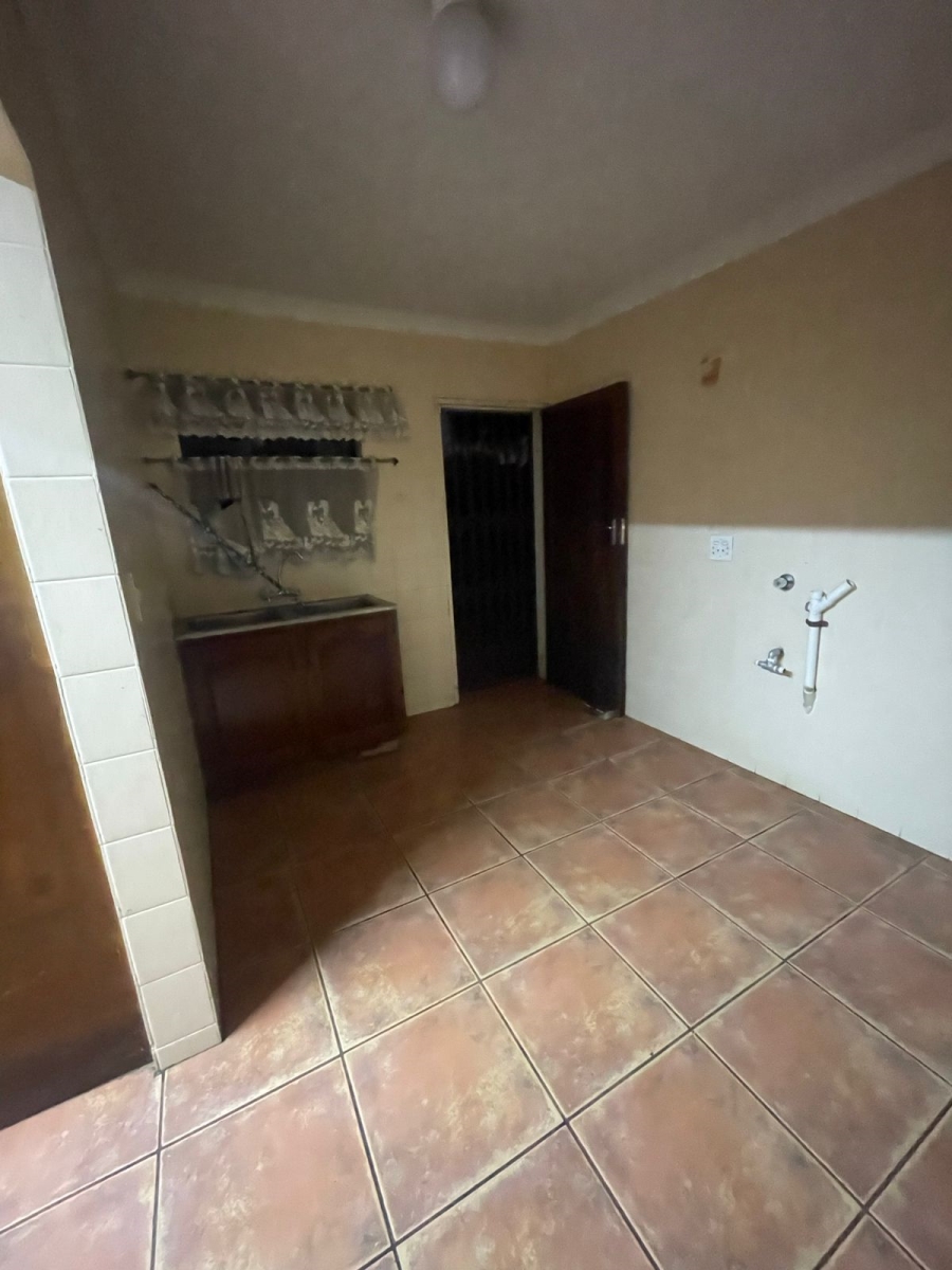 8 Bedroom Property for Sale in Golf Park Gauteng