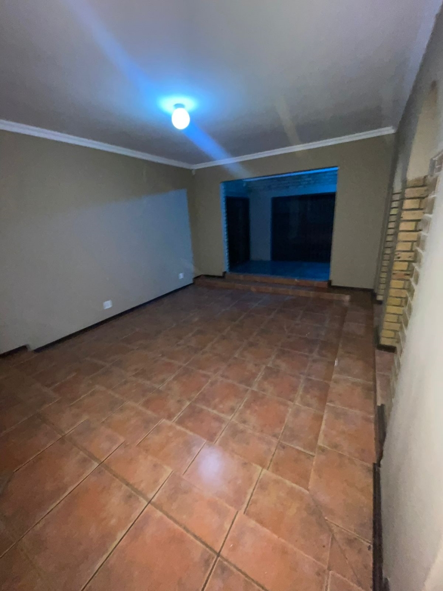 8 Bedroom Property for Sale in Golf Park Gauteng