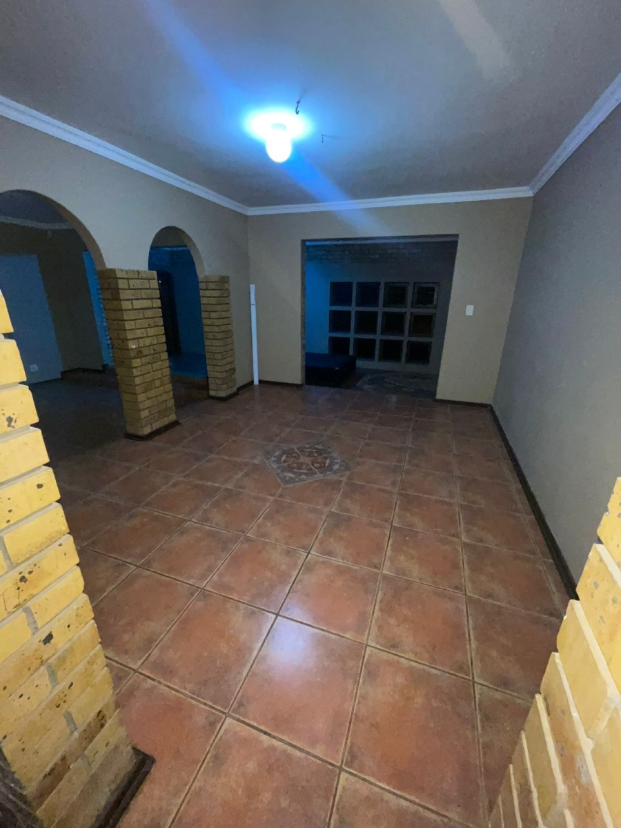 8 Bedroom Property for Sale in Golf Park Gauteng