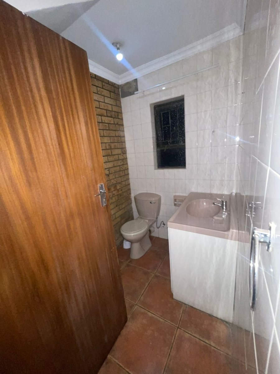 8 Bedroom Property for Sale in Golf Park Gauteng