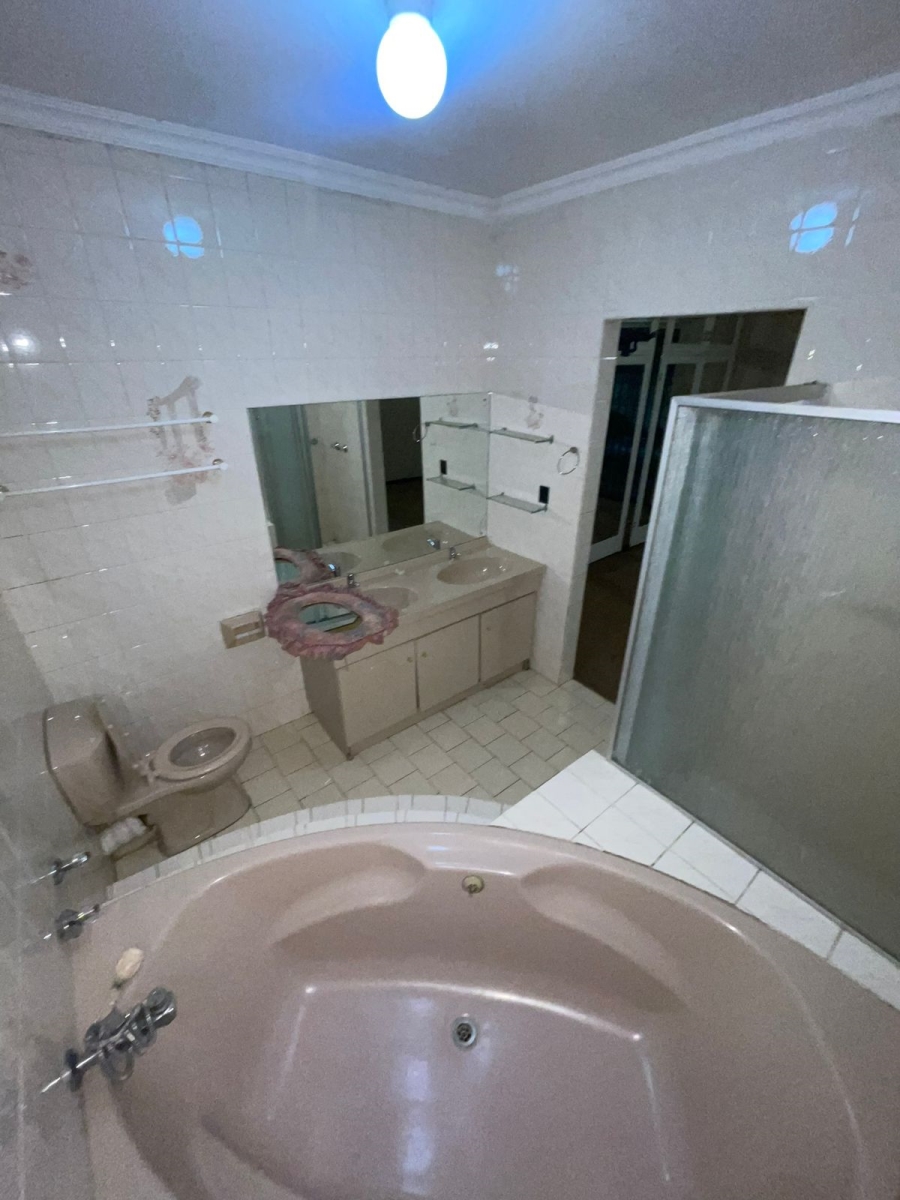 8 Bedroom Property for Sale in Golf Park Gauteng