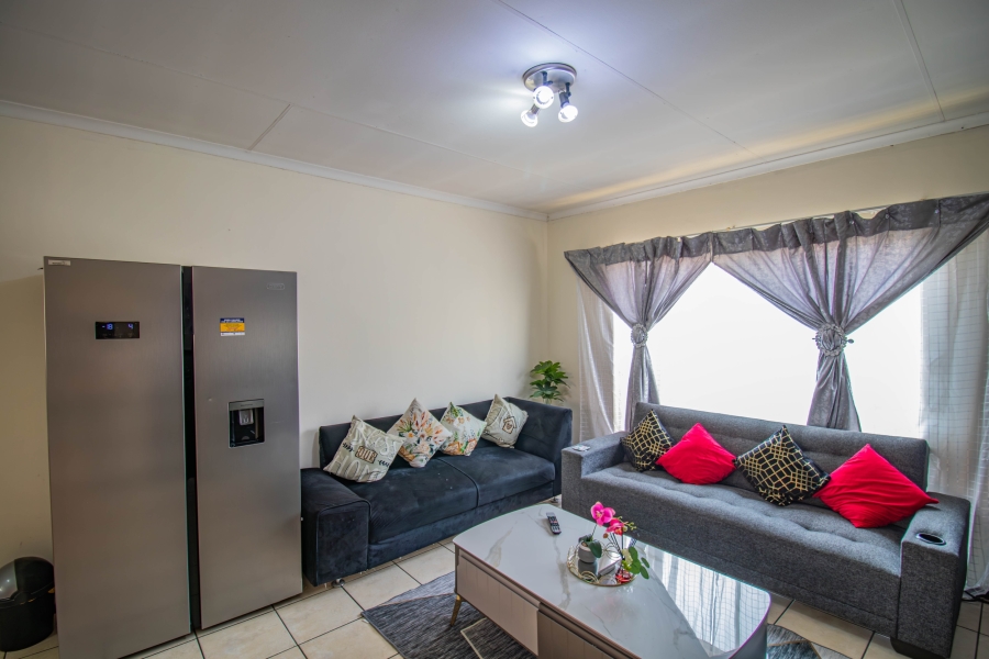 2 Bedroom Property for Sale in Grand Central Gauteng