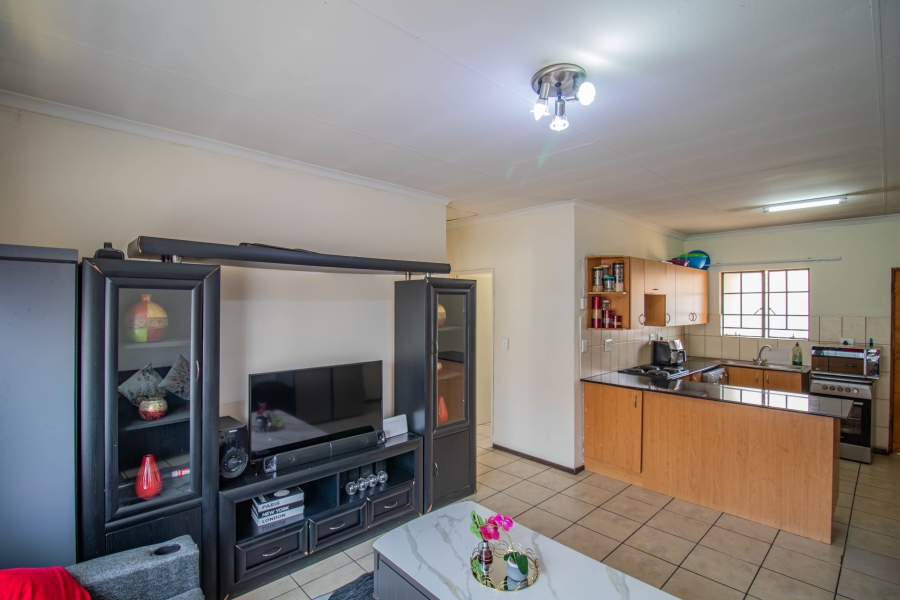 2 Bedroom Property for Sale in Grand Central Gauteng