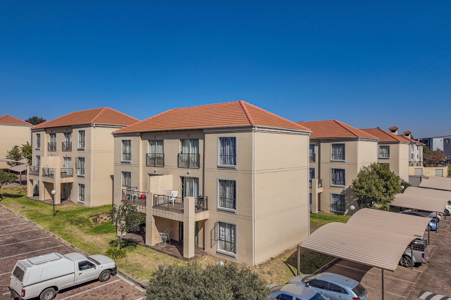 2 Bedroom Property for Sale in Grand Central Gauteng