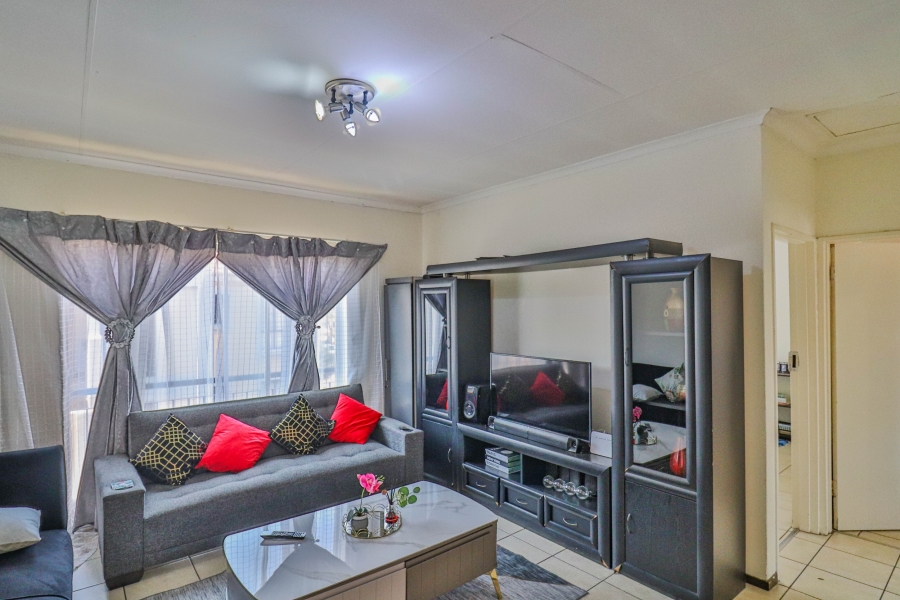 2 Bedroom Property for Sale in Grand Central Gauteng