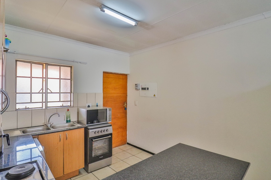 2 Bedroom Property for Sale in Grand Central Gauteng