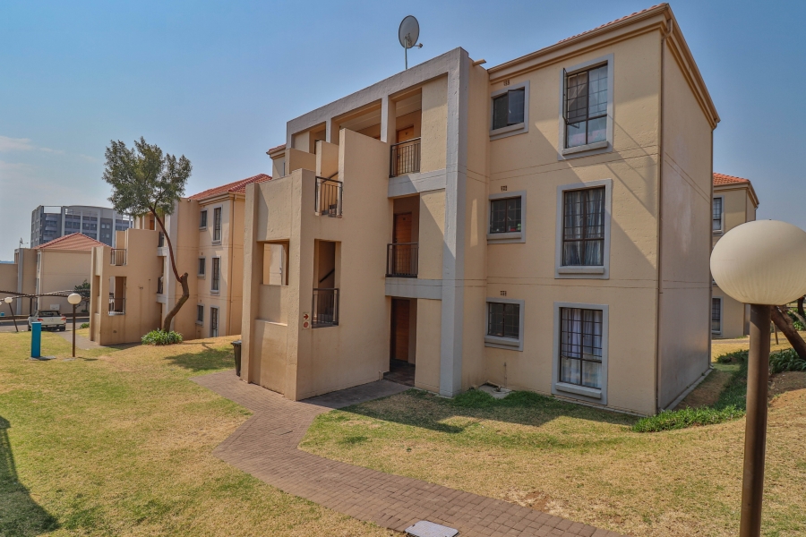 2 Bedroom Property for Sale in Grand Central Gauteng
