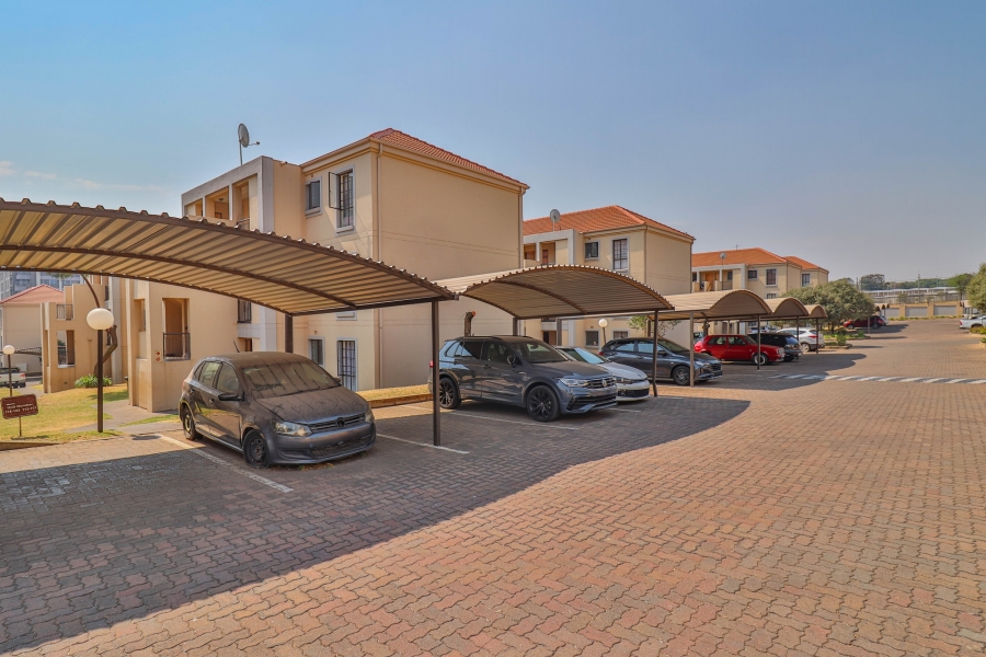 2 Bedroom Property for Sale in Grand Central Gauteng