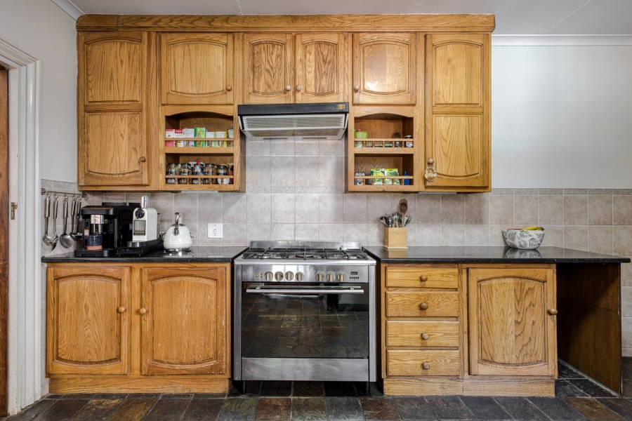 5 Bedroom Property for Sale in Linden Gauteng