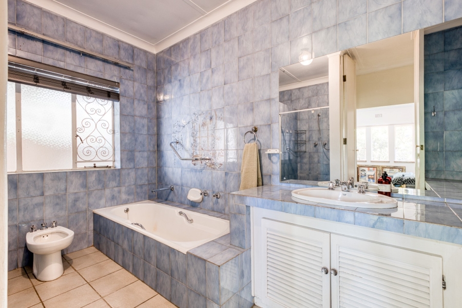 5 Bedroom Property for Sale in Linden Gauteng