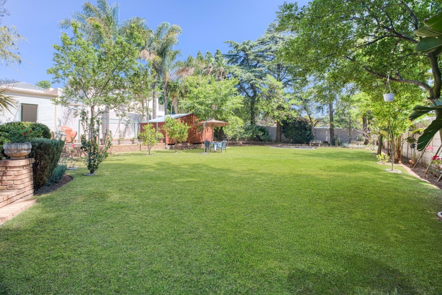 5 Bedroom Property for Sale in Linden Gauteng