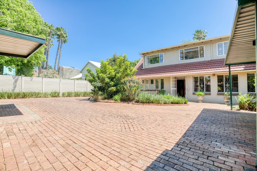 5 Bedroom Property for Sale in Linden Gauteng
