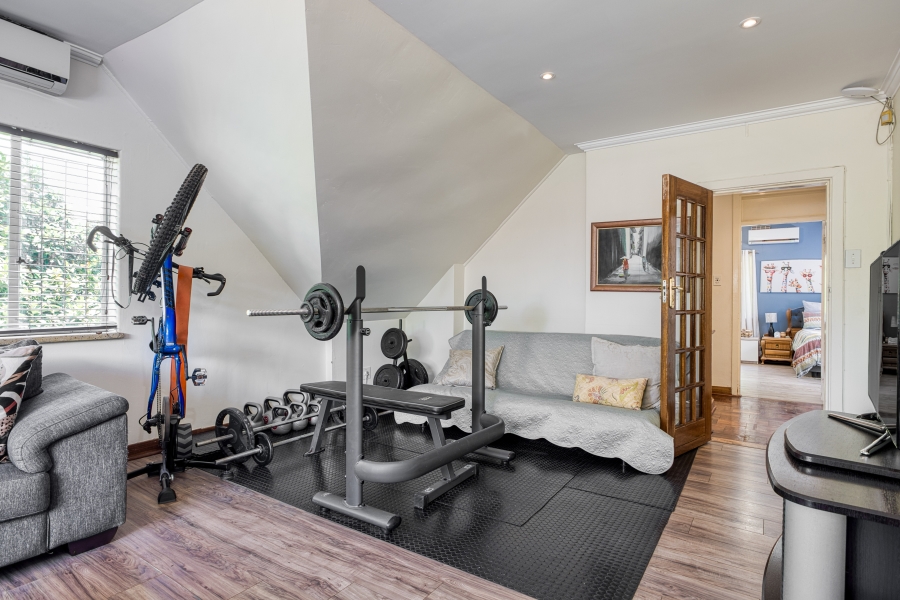 5 Bedroom Property for Sale in Linden Gauteng