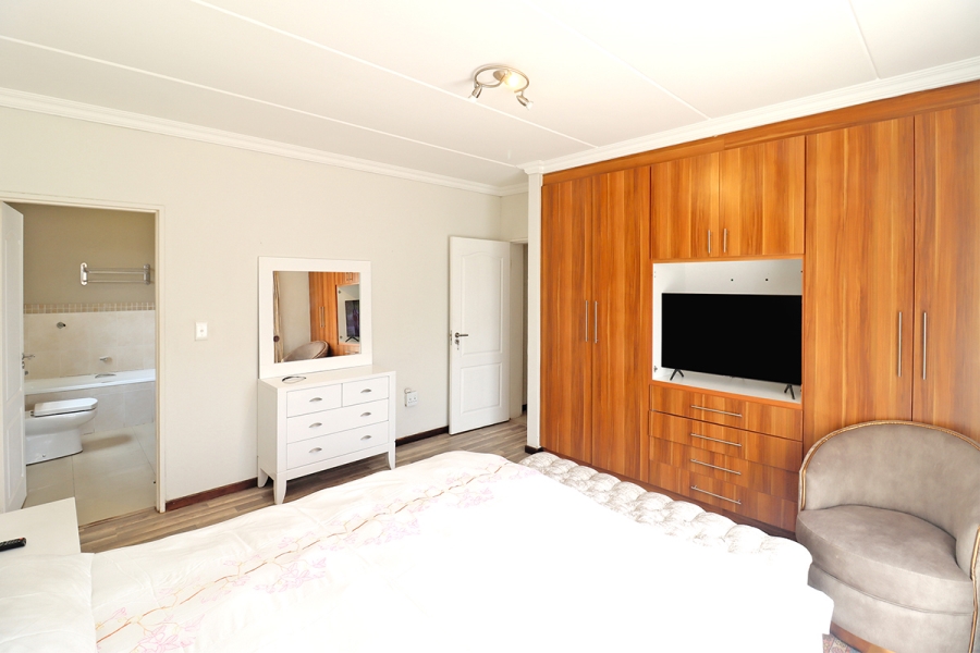 3 Bedroom Property for Sale in Barbeque Downs Gauteng