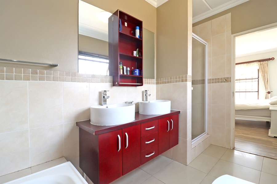 3 Bedroom Property for Sale in Barbeque Downs Gauteng