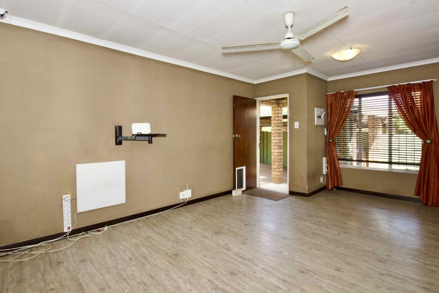 2 Bedroom Property for Sale in Zwartkop Gauteng