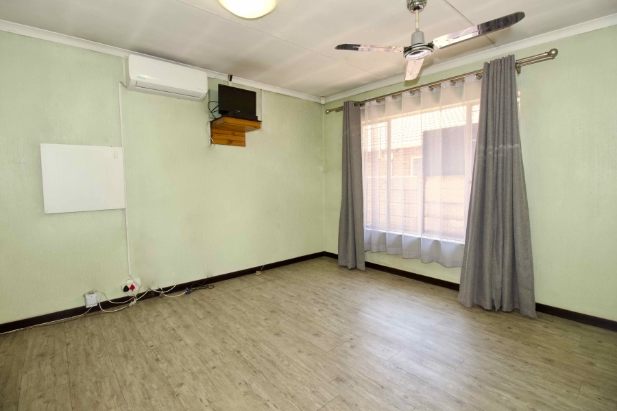 2 Bedroom Property for Sale in Zwartkop Gauteng