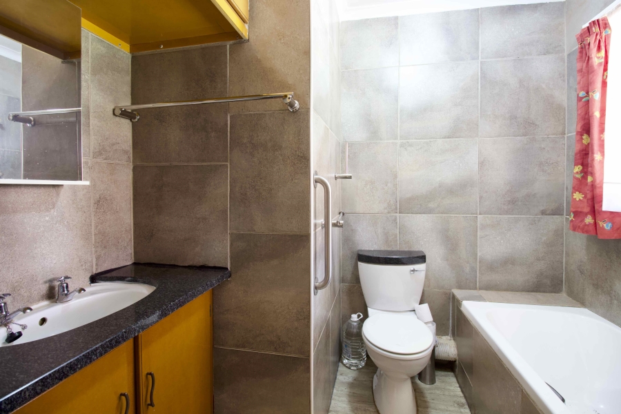 2 Bedroom Property for Sale in Zwartkop Gauteng