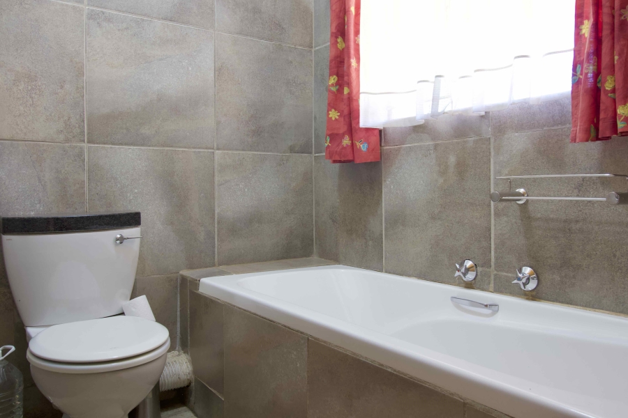 2 Bedroom Property for Sale in Zwartkop Gauteng