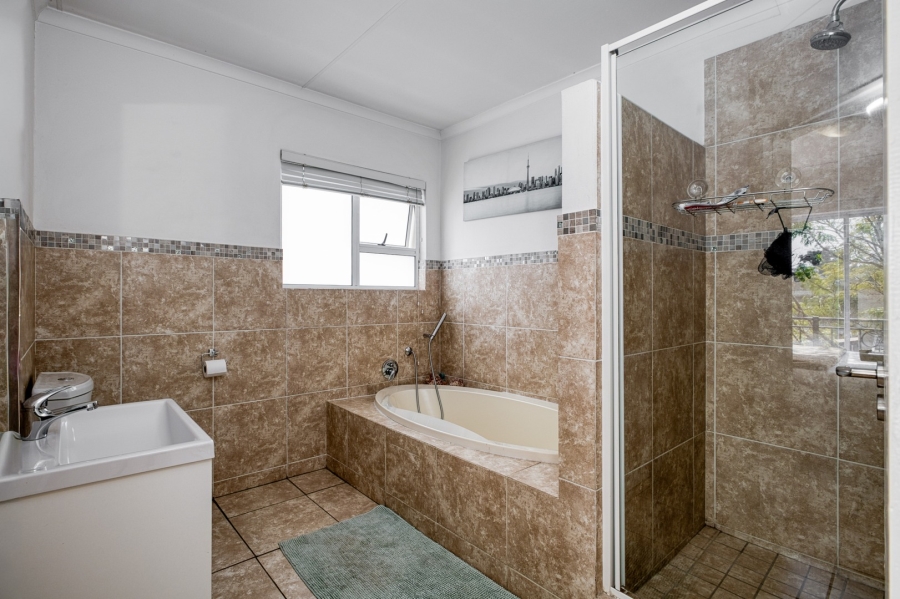 2 Bedroom Property for Sale in Broadacres Gauteng