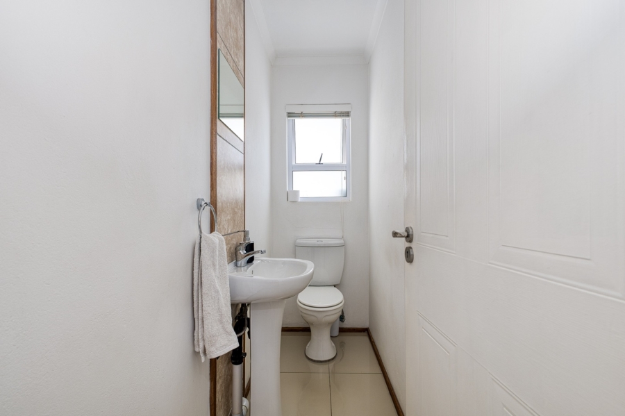 2 Bedroom Property for Sale in Broadacres Gauteng