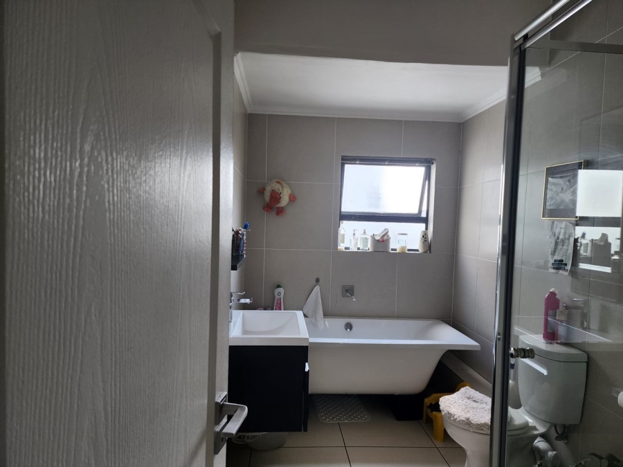 2 Bedroom Property for Sale in Greenstone Hill Gauteng