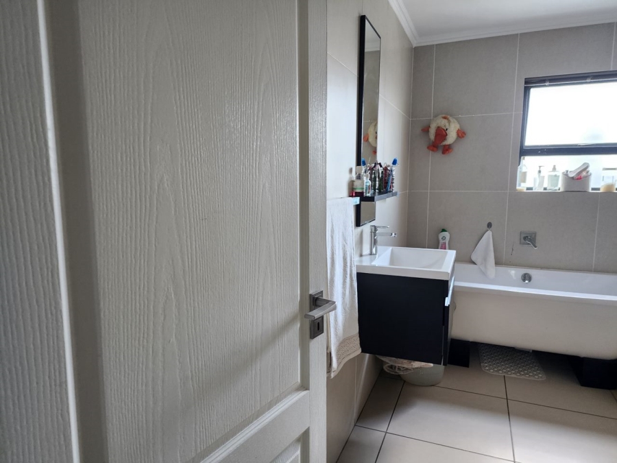 2 Bedroom Property for Sale in Greenstone Hill Gauteng