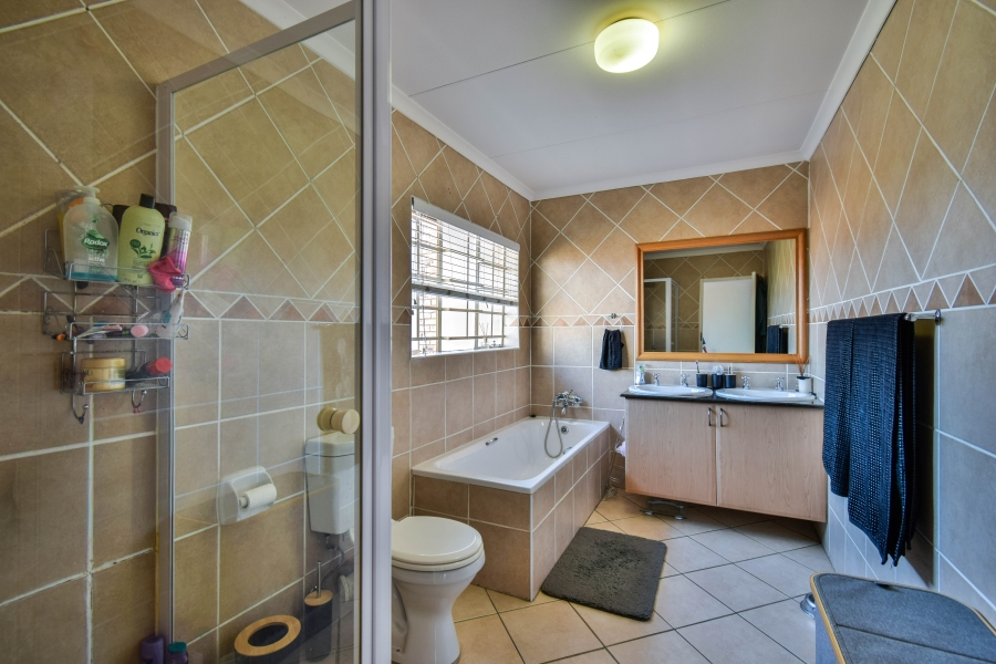 3 Bedroom Property for Sale in Sinoville Gauteng