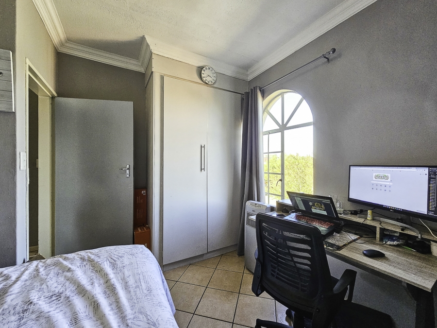 To Let 2 Bedroom Property for Rent in Die Hoewes Gauteng