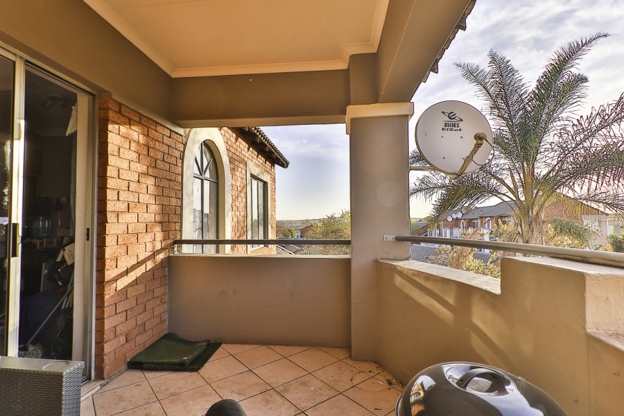 To Let 2 Bedroom Property for Rent in Die Hoewes Gauteng