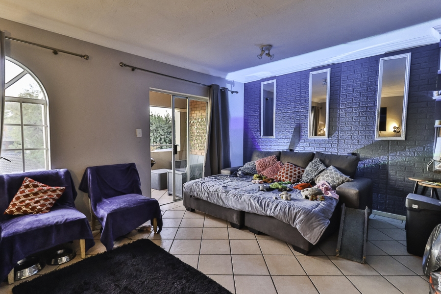 To Let 2 Bedroom Property for Rent in Die Hoewes Gauteng