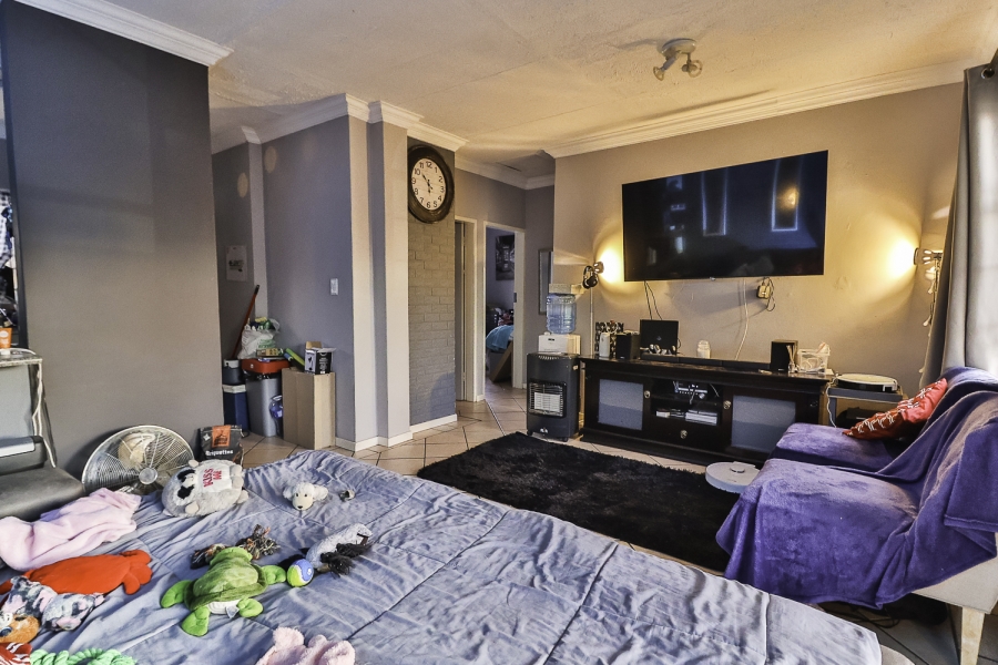 To Let 2 Bedroom Property for Rent in Die Hoewes Gauteng
