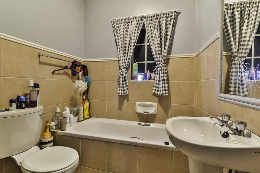 To Let 2 Bedroom Property for Rent in Die Hoewes Gauteng