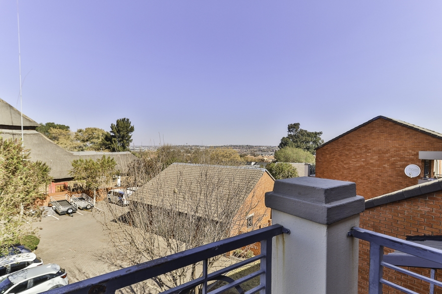 To Let 2 Bedroom Property for Rent in Die Hoewes Gauteng