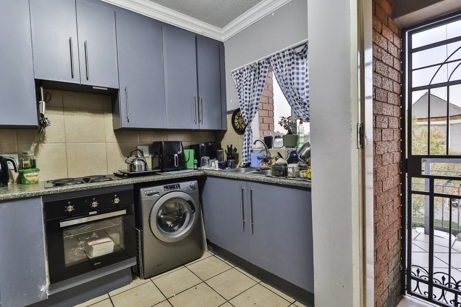 To Let 2 Bedroom Property for Rent in Die Hoewes Gauteng