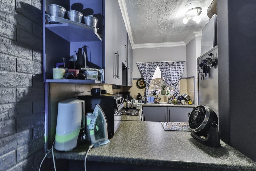 To Let 2 Bedroom Property for Rent in Die Hoewes Gauteng