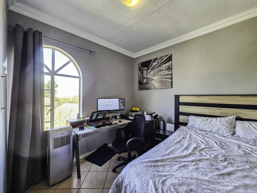 To Let 2 Bedroom Property for Rent in Die Hoewes Gauteng