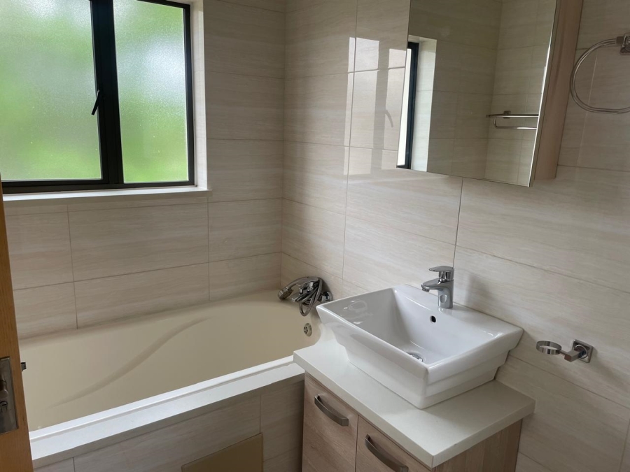To Let 2 Bedroom Property for Rent in Broadacres Gauteng