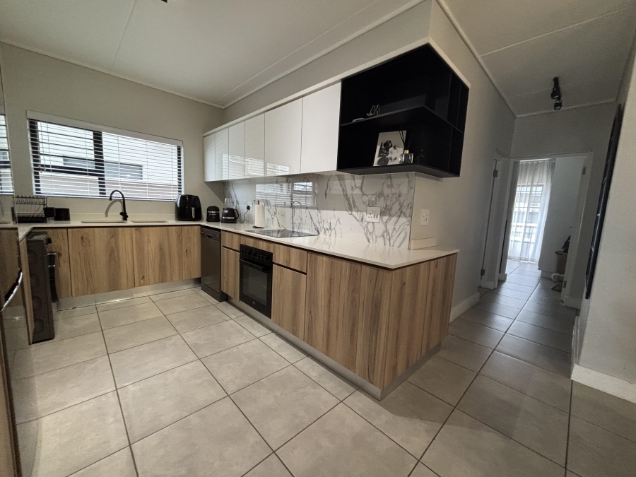 3 Bedroom Property for Sale in Waterfall Gauteng