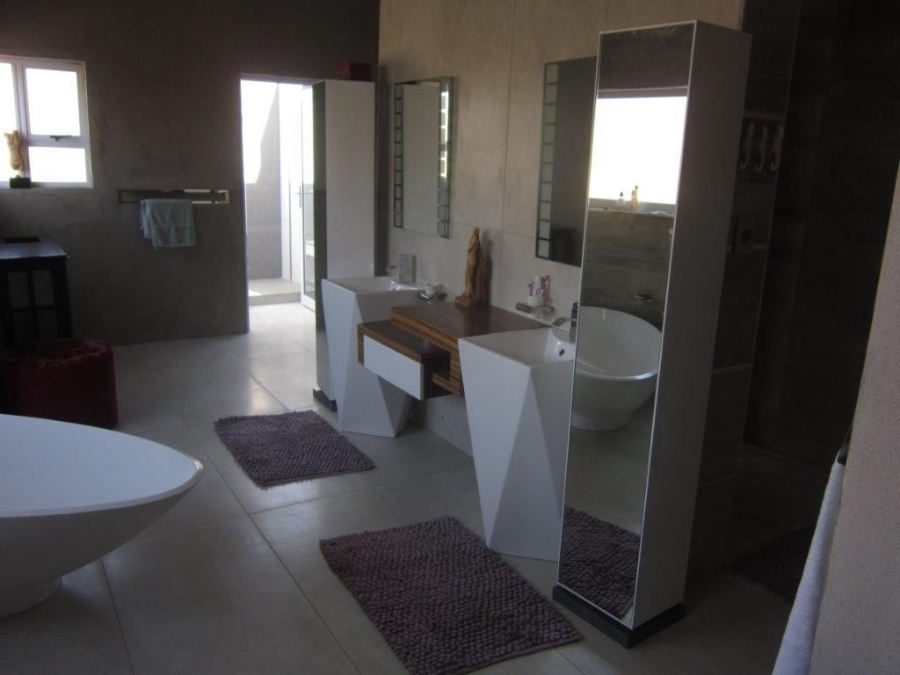 5 Bedroom Property for Sale in Waterkloof Ridge Gauteng