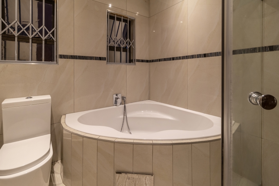 4 Bedroom Property for Sale in Greenstone Hill Gauteng