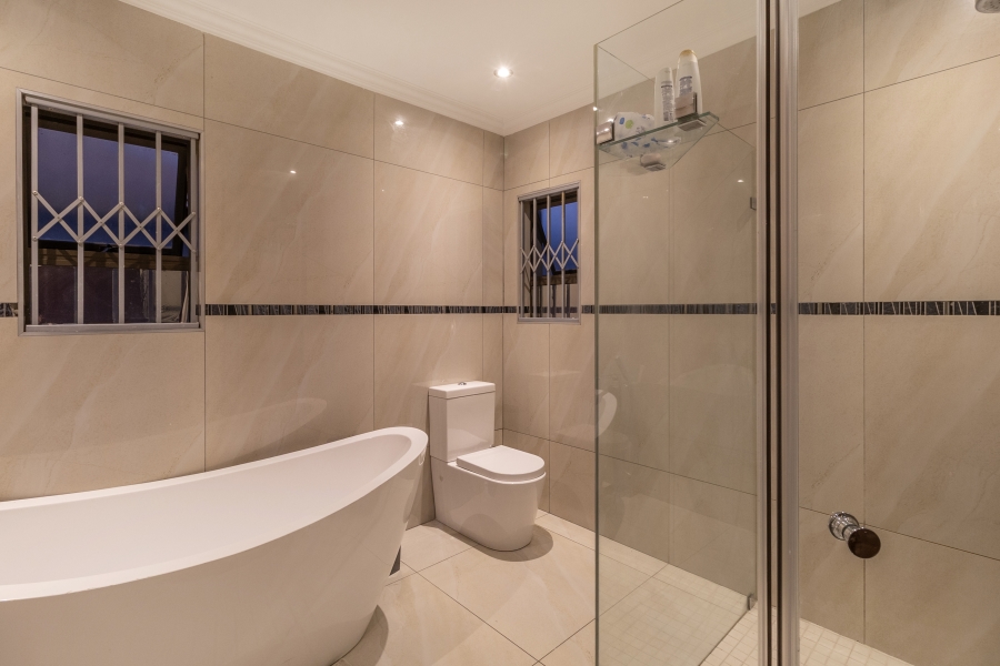 4 Bedroom Property for Sale in Greenstone Hill Gauteng