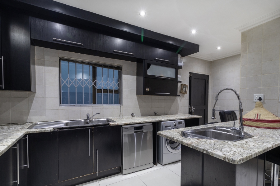 4 Bedroom Property for Sale in Greenstone Hill Gauteng