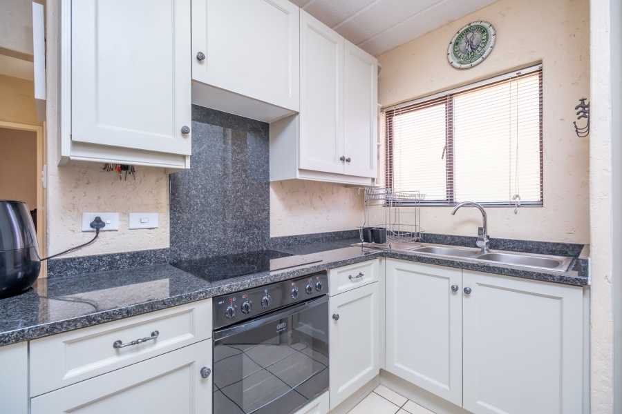 2 Bedroom Property for Sale in Little Falls Gauteng