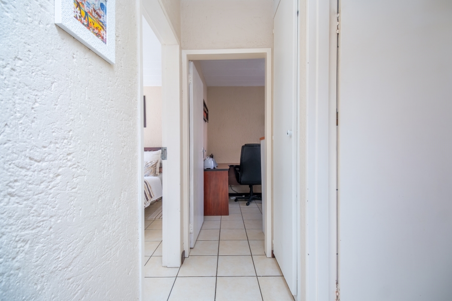 2 Bedroom Property for Sale in Little Falls Gauteng